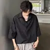 Camisa Masculina de Manga Curta com Gola Cubana e Textura Preta, Camisa Masculina de Manga Sete-Quartos com Sensação Avançada e Estilo Abstinente