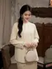 Camisa de Mujer de Alta Gama Estilo Chino Nuevo Primavera con Bordado Pesado en los Puños y Elementos de Diseño P0163
