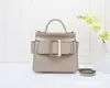 Bolsa de metal casual transfronteiriça para mulheres, nova bolsa clássica de moda 2025 para o dia a dia com fivela grande dourada, bolsa de ombro e transversal para mulheres