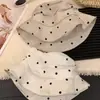 Sombrero de Pescador Blanco con Lunares Blancos y Pliegues Estilo Japonés para Mujer, Nuevo Estilo de Verano, Dulce Sombrero de Protección Solar para Viajes al Aire Libre