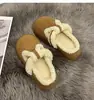 Chinelos de algodão casuais estilo coreano com sola grossa para mulheres, adequados para uso externo, novidade outono e inverno 2026, sapatos peludos quentes para casa e ambientes internos de nicho