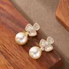 Pendientes de Botón de Plata Moda Estilo Festivo Exquisito Incrustados con Circonita Perla Trébol de Cuatro Hojas Mariposa Cola de Pez con un Toque de Lujo