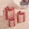 Decoración navideña arte en hierro caja de regalo luminosa juego de tres piezas adorno de exhibición arreglo de escena de árbol de Navidad
