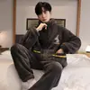 Conjunto de pijama masculino de inverno com capuz e zíper, em flanela coral com estampa de desenho animado, de manga comprida, modelagem solta, quente e espesso, com gola alta