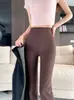 Pantalones deportivos de nuevo estilo para Otoño/Invierno 2026, 500g, forrados de polar, con rayas verticales, diseño acanalado y pierna ligeramente acampanada, diseñados para ceñir la cintura