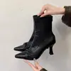 Botines de tacón fino, botines de tacón alto, punta fina, nuevo estilo francés versátil, cremallera trasera, botines de moda para mujer para otoño e invierno, ajuste ceñido