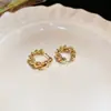 Brincos de nicho estilo coreano para cuidados com piercings, ear cuffs e tarraxas elegantes e sofisticados para mulheres, novos brincos requintados de 2026 que fazem o rosto parecer menor
