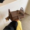 Bolso pequeño de alta gama para mujer en otoño de 2024. Nuevo diseño de nicho. Bolso bandolera versátil. El popular bolso cuadrado pequeño de este año.