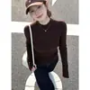 A coleção de inverno 2025 de malhas femininas, com estilo elegante e suave, inclui tops ajustados da moda coreana.