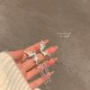 Oreja de Elfo Blanca con Mariposa Parpadeante Borla de Hada Clip para Hueso de la Oreja para Mujer Pendientes con Sentido de Diseño Nicho Pendientes Dulces y Geniales