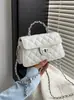 Bolso pequeño cuadrado Yuezileng con cadena estilo Chanel para mujer, nuevo modelo 2026, alto valor estético, versátil bolso de hombro y cruzado