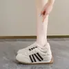 Zapatos casuales con estilo, diseño retro simple a rayas para niñas a la moda, nuevos zapatos de entrenamiento versátiles estilo alemán para niñas, primavera y otoño 2026