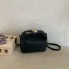 Bolsa Transversal Pequena de Mão com Design Simples de Nicho 2026 Nova Tendência Moda Versátil Item Popular Elegante Bolsa Pequena de Ombro Único