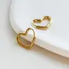 Brincos Pequenos de Coração em Aço Titânio Estilo Coreano Nicho de Luxo Brincos de Coração de Pêssego Design Simples Estilosos de Celebridade da Internet Acessórios Versáteis