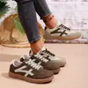 Tênis Esportivos Transfronteiriços para Mulheres Primavera e Outono 2025 = Novos Sapatos Casuais de Moda Retrô para Mulheres Baixos Planos Tamanho Grande