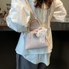 Bolso Pequeño de Moda para Mujer 2025 Nuevo Verano Moda Versátil Bolso de Hombro Cruzado Nicho Bolso de Concha de Mano