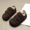 Zapatos Birkenstock con forro de polar para niños, nuevo estilo invierno 2025, zapatos de algodón cálidos para bebé, gamuza, diseño lindo y peculiar, zapatos sin cordones para niñas