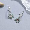 Pendientes de plata de ley 925 con diseño navideño, estilo europeo y americano, con campana navideña y copos de nieve, joyería con personalidad y temperamento.