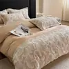 Juego de ropa de cama de cuatro piezas de terciopelo de leche para invierno, con forro polar y grosor adicional, nuevo estilo 2026, con bordado de pelo de conejo en la funda nórdica, la sábana plana y la sábana ajustable