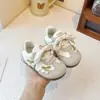Zapatos para Niñas 2026 Primavera/Otoño Nuevos Zapatos Deportivos Infantiles Estilo Coreano Suela Suave para Niñas Versátiles Zapatos Forrest Gump Zapatos Casuales para Correr