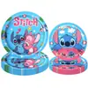 Decorações e artigos de festa de aniversário Lilo & Stitch com tema Star Wars em estoque, incluindo pratos de papel descartáveis e conjuntos de talheres.