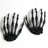 Manos de Esqueleto de Halloween Garras Adornos de Terror Huesos de Mano de Fantasma de Plástico Accesorios Decorativos Juguetes Colgantes Venta al por Mayor Garras de Mano