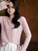 Camisa base de tricô canelado com decote V elegante e sofisticada para mulheres, nova moda versátil de emagrecimento para primavera e outono de 2026