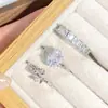 Anillo Abierto de Circonia de Lujo con Diseño Tachonado de Diamantes, Elegante Anillo de Circonia Color Huevo de Paloma Apilable con Diseño de Juntas de Bambú de Alta Gama para Mujeres