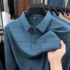 Camiseta de manga comprida anti-pilling para homens de meia-idade e idosos, novo estilo outono 2026, gola dobrável, listrada, com bolsos reais, camisa polo masculina