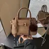 Bolso de Mano para Mujer 2026 Nuevo Modelo Nicho Súper Popular para Oficina Viaje al Trabajo Bolso de Hombro Cruzado Moderno Versátil Pequeño Cuadrado