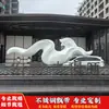 Escultura de fita de aço inoxidável personalizada, fita metálica espelhada abstrata, formato de espiral irregular, peça decorativa para escritórios de vendas, espelhos d'água e jardins