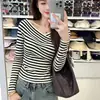 Camiseta listrada de manga longa com gola V cruzada, slim fit, versátil, estilo coreano, design francês, seda gelada de cinco nervuras, para mulheres