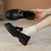 Mocassins Femininos de Solado Grosso com Pequenas Moedas Douradas, Couro Macio, Novidade Primavera 2026 Versátil Solado Macio Salto Grosso Estilo Britânico Sapatos de Couro