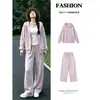 Jaqueta com capuz lilás claro para mulheres, de manga longa, adequada para o outono, com um estilo sutil e sofisticado, perfeita para looks casuais e esportivos, um conjunto completo