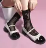 Meias Brancas de Renda Estilo Ballet em Branco Leitoso com Sapatos Mary Jane, Meias Camadas com Laço Lateral em Formato de Coração, Meias de Renda Vazada para Panturrilha