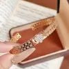Bestseller do TikTok Pulseira Simples Fashion com Pedras por Toda Parte para Mulheres, Luxo Leve, Alta Qualidade, Clássico Vintage, Estilo Ins, Acessório de Mão Versátil