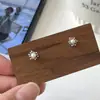 Pendientes de Plata de Ley S925 Tiqi, Sencillos y de Moda, con Imitación de Perla en el Pistilo de Flor, para Mujer, Pendientes Florales Elegantes y Versátiles para el Trabajo