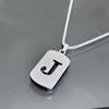 Nuevo producto superventas 26 letras inglesas huecas de acero de titanio que no se decoloran accesorios de joyería collar sensación de alta gama cadena para suéter de otoño e invierno