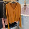 Impresionante Chaqueta Cardigan de Punto Naranja con Cuello en V, Estilo Perezoso Chic con Volantes, para Mujeres Menudas de Principios de Otoño