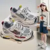 Tênis Respirável de Malha Infantil 2026 Primavera/Verão Novo Estilo Coreano Tênis Esportivo Color Block com Velcro para Meninos e Meninas Calçados Casuais