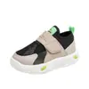 Zapatos para Niños Sin Cordones Ligeros Suela Suave Verano 2025 Malla Simple Transpirables Zapatos Infantiles Zapatos para Niñas Zapatos de Estudiante Elástico