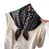 Bufanda de seda con estampado de leopardo de moda transfronteriza, sentido de alta calidad, bufanda cuadrada de 70, bufanda para el cuello, bufanda profesional, pañuelo para la cabeza, venta al por mayor, verano