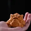 Boj Madera de Sándalo Dorado Talla en Madera Dios de la Riqueza Gato Kabibala Ciervo Artesanías Adornos Animal de Madera Escritorio Gusano de Té