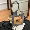 Bolso de mano multiusos con dibujos animados de estilo coreano para mujer, nuevo bolso de cubo de gran capacidad, elegante y a la moda para otoño e invierno de 2024.