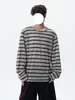Camiseta listrada color-block de gola redonda e manga longa 2026 para homens, casual, versátil, com design estiloso, corte solto e estilo simples, adequada como camada base