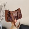 Invierno 2025 Nuevo Simple Casual Retro Bolso Sobaco Moda Femenina Bolso Cuadrado Pequeño Estilo Coreano Portátil Para Viajar Bolso de Hombro
