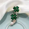 Broche de Trébol de Cuatro Hojas de Cristal de Colores al por Mayor Moda Lujo Ligero Broche de Gama Alta Nuevo Versátil Broche de Planta Flor