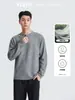 También, la camiseta de manga larga texturizada de Henry para hombre, una prenda interior holgada y versátil de punto gofrado para otoño