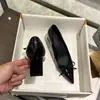 Nuevos zapatos de tacón grueso de punta fina y punta cuadrada estilo francés 2026 con lazo, un estilo nicho, suave y etéreo, versátiles y a la moda