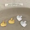 Pendientes de Corazón Exquisitos de Lujo Ligero con Diseño Único y Sensación de Alta Gama, Adecuados para el Viaje Diario y Accesorios de Oreja Simples Versátiles